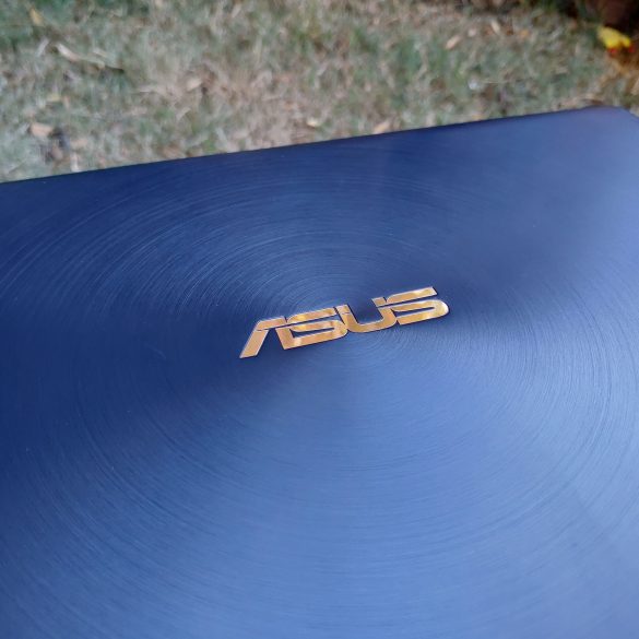 ASUS ZenBook 14 foto 4