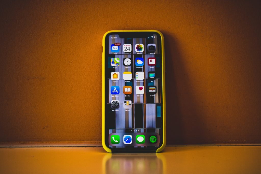 Los iPhone incluirían un lector de huella bajo su pantalla en 2021