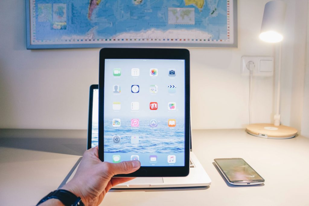Apple podría integrar pantallas mini-LED en sus próximos iPad y MacBooks