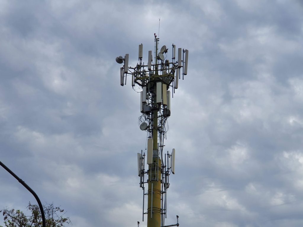 Antena de telefonía en Alto Biobío resulta destruída tras ataque de desconocidos