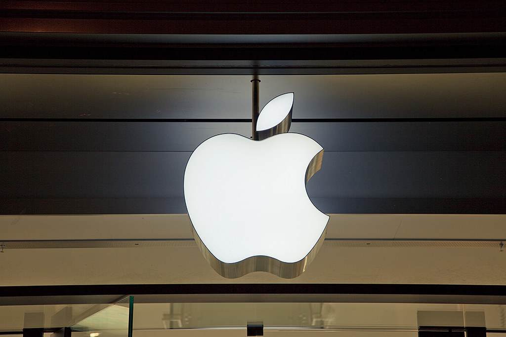 Apple patenta un iMac con una base que incorpora carga inalámbrica para cargar dispositivos