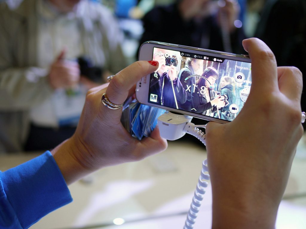 Samsung y LG estarían fabricando monitores portátiles para smartphones