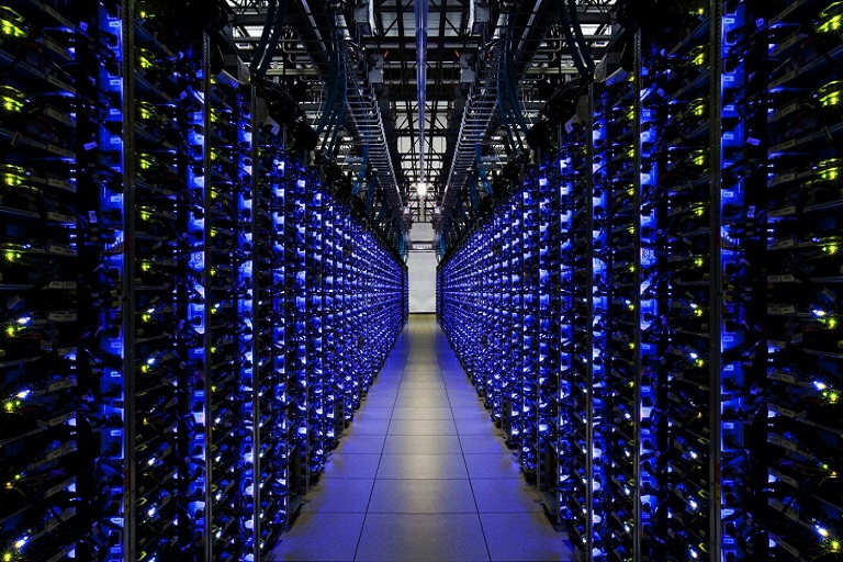 La nube se compone de millones de servidores funcionando 24/7