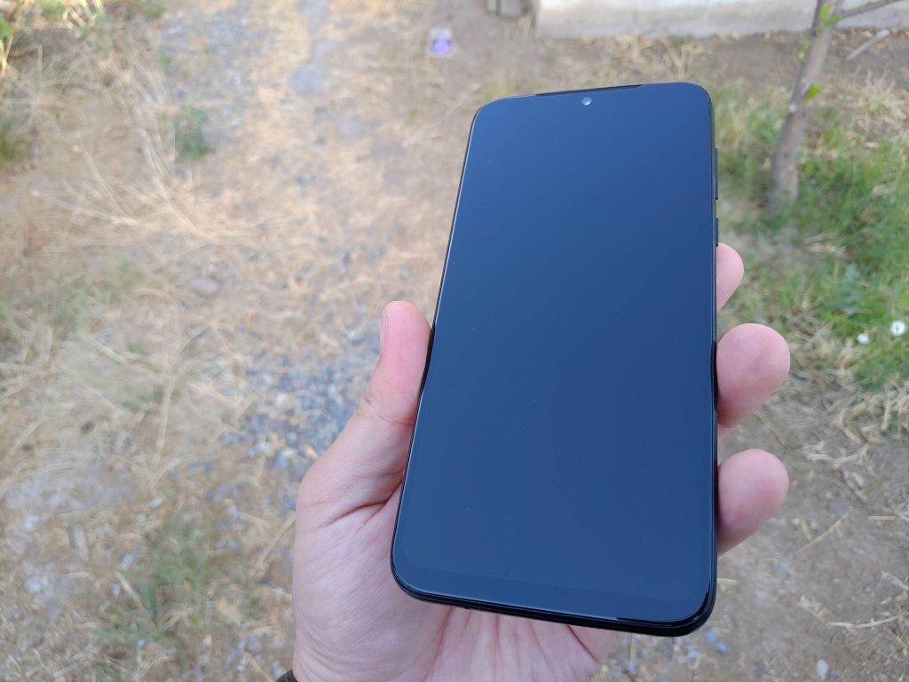 Foto Moto G8 Plus (1)