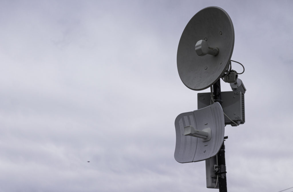 Antenas basadas en Wi-Fi para brindar servicio a internet donde no llegan los operadores regulares