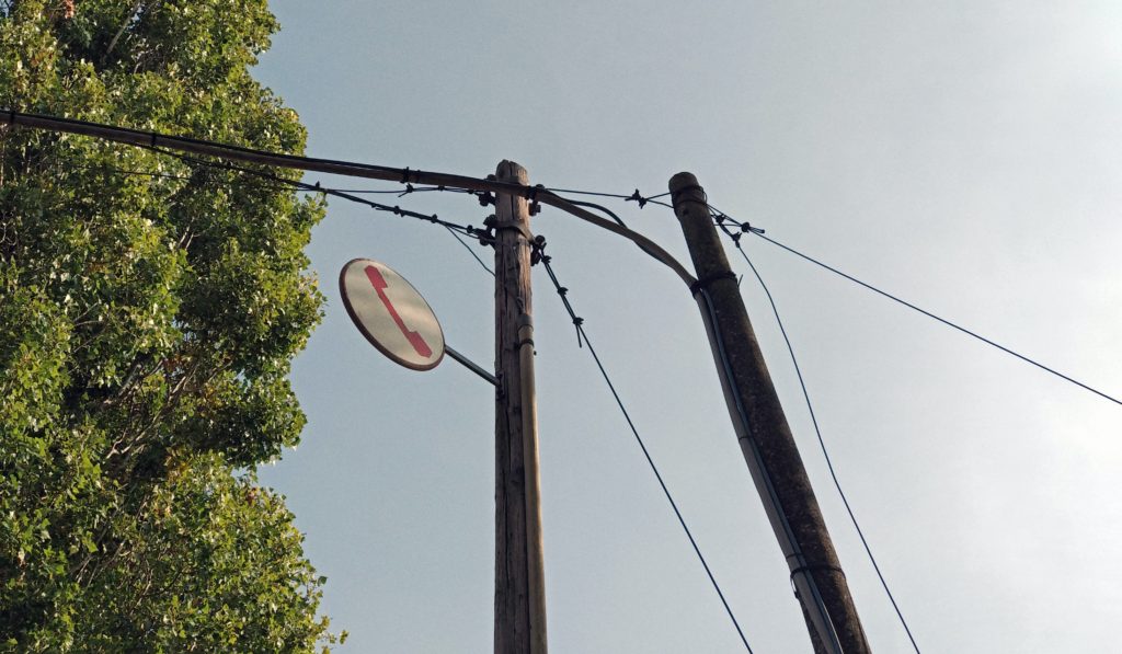 Postes de cableado telefónico