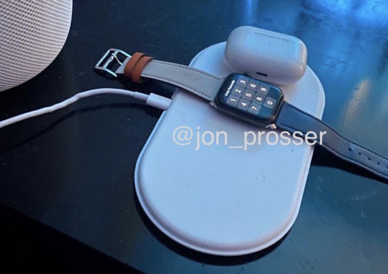 AirPower vuelve a dar señales de vida en una foto donde aparece cargando un Apple Watch y AirPods Pro