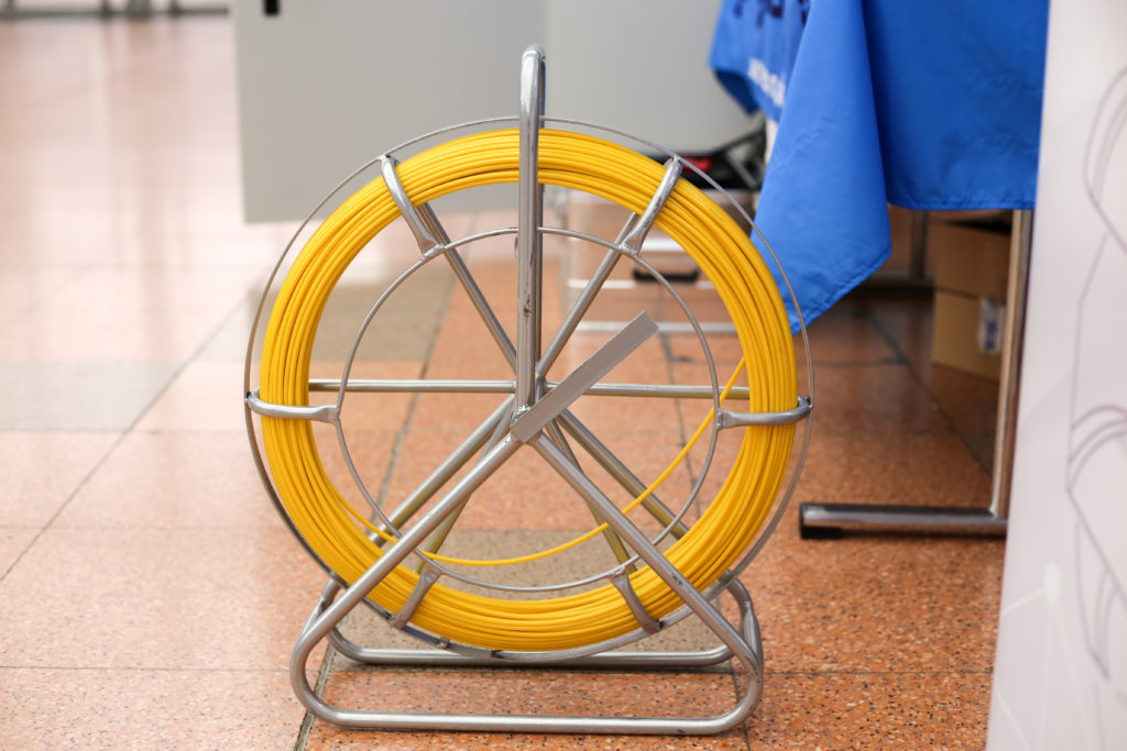Rollo de fibra óptica plástica