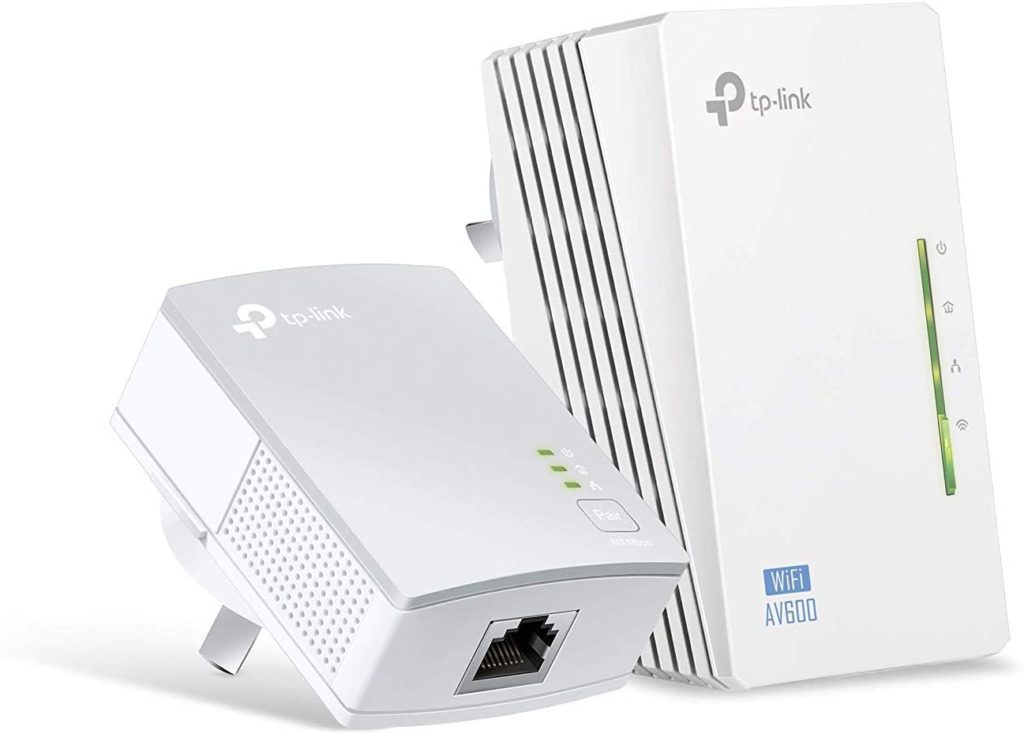 Kit de inicio Powerline TP-Link TL-PA4010, compatible con el estándar AV, y permitiendo velocidades de hasta 600mbps