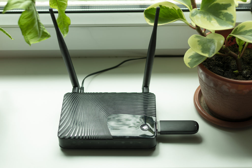Router con módem 4G USB conectado