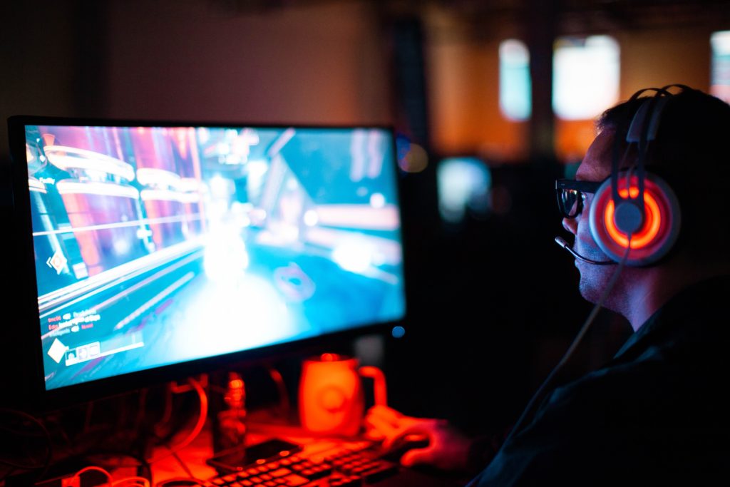 Al jugar en línea, la latencia alta es un problema recurrente para los gamers.