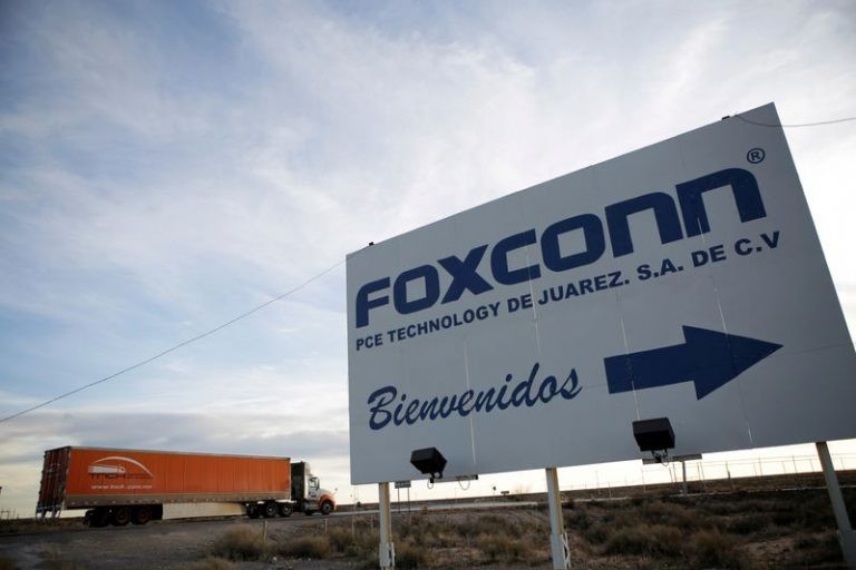 Foxconn evalúa abrir fábricas en México para ensamblar smartphones y componentes