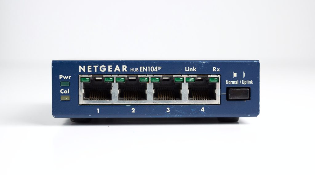 Hub, antecesor del switch de red