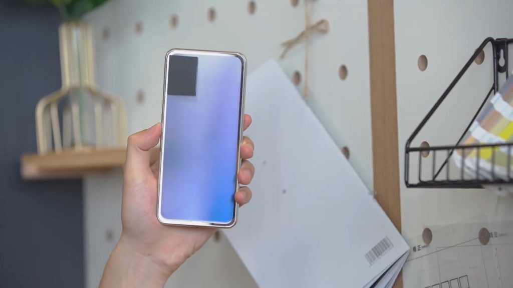 Vivo nos muestra un smartphone que es capaz de cambiar su color en su lado trasero