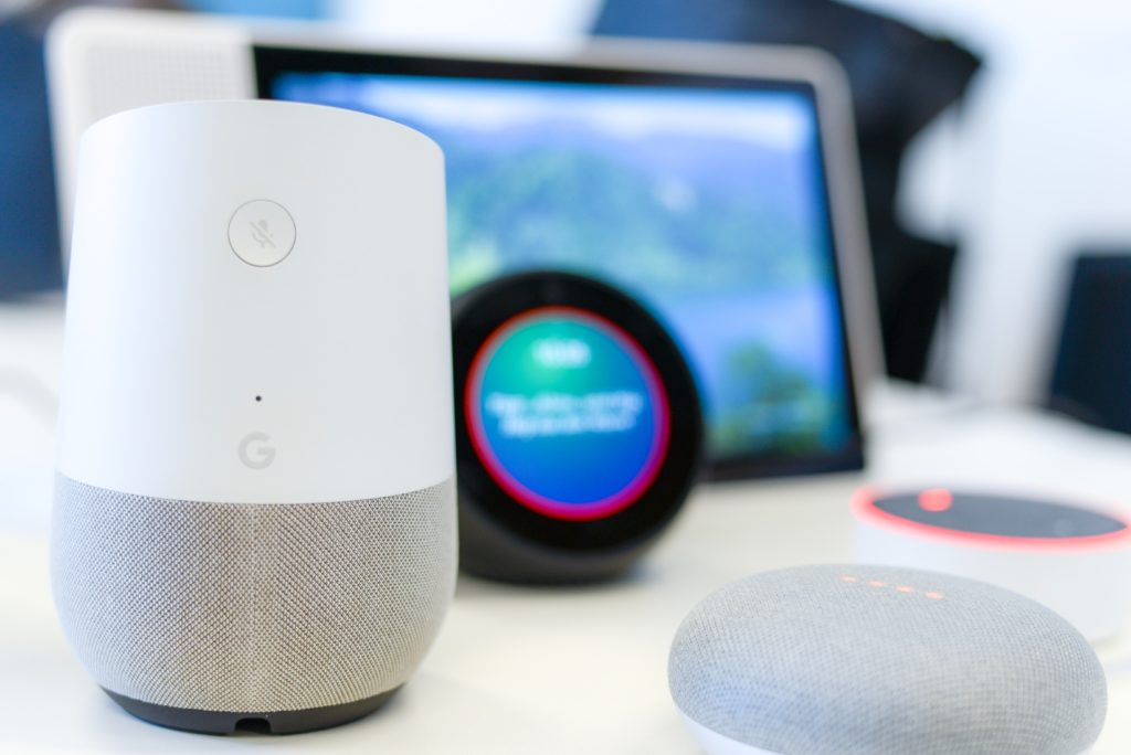 Altavoces y pantallas inteligentes con conexión Wi-Fi