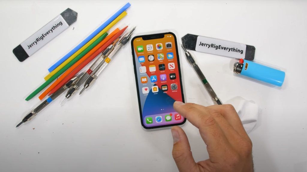 Someten al nuevo iPhone 12 Pro a pruebas de resistencia