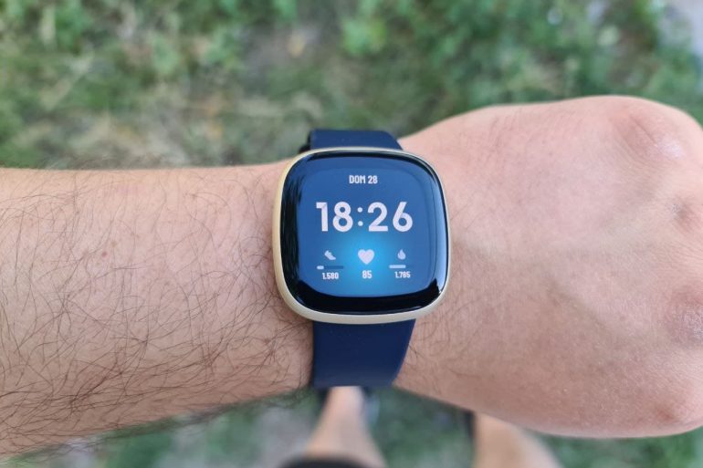 Fitbit Versa 3 foto 1