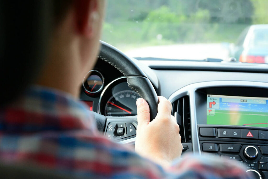 Claro Chile presenta su servicio “Smart Car” el que incluye un GPS y aplicación de monitoreo