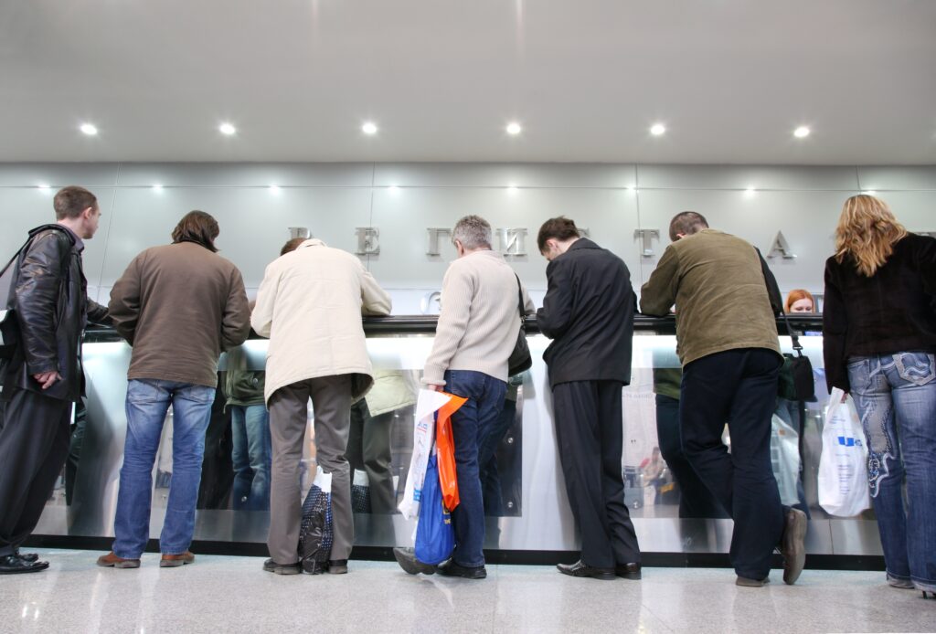 Recepción en la que se realiza un registro de entradas y salidas