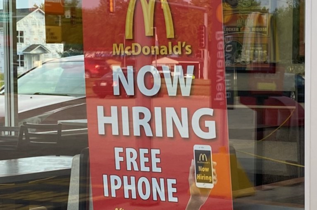 Insólito: McDonald’s regala un iPhone si trabajas con ellos durante 6 meses en Estados Unidos