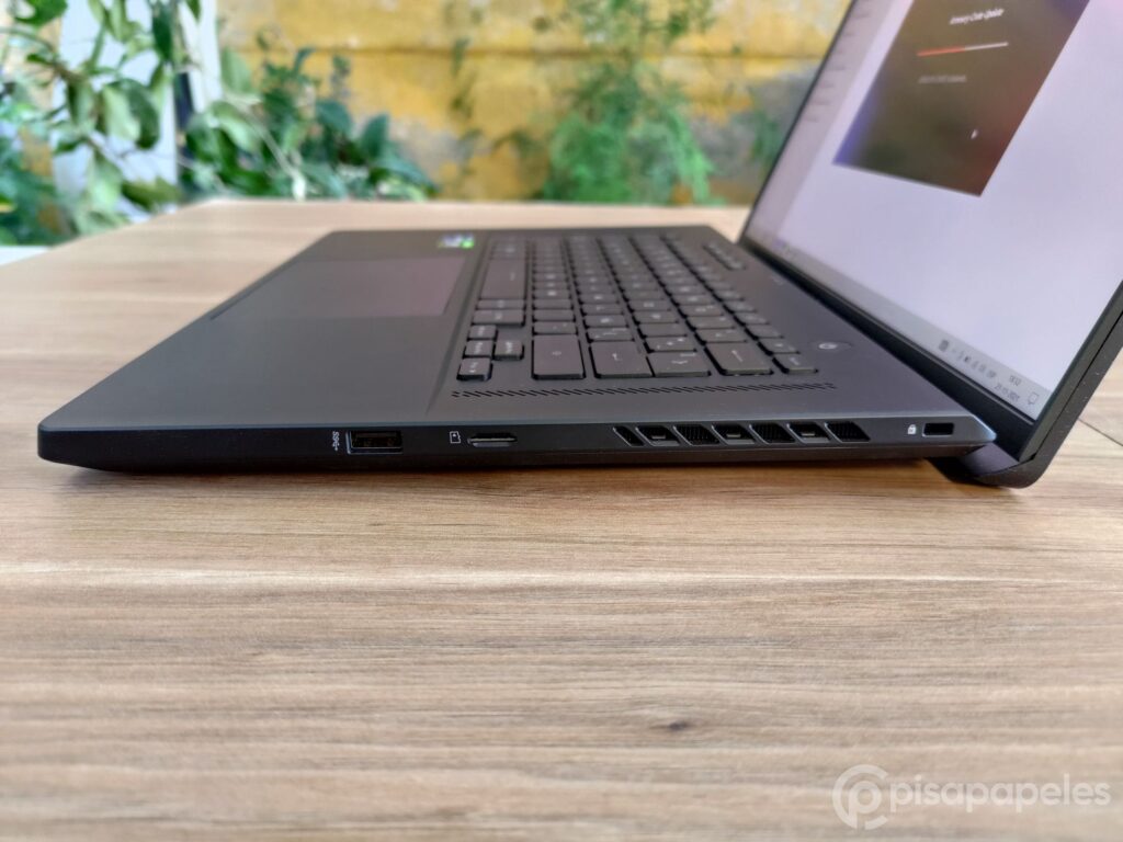 Asus ROG Zephyrus M16 foto 13