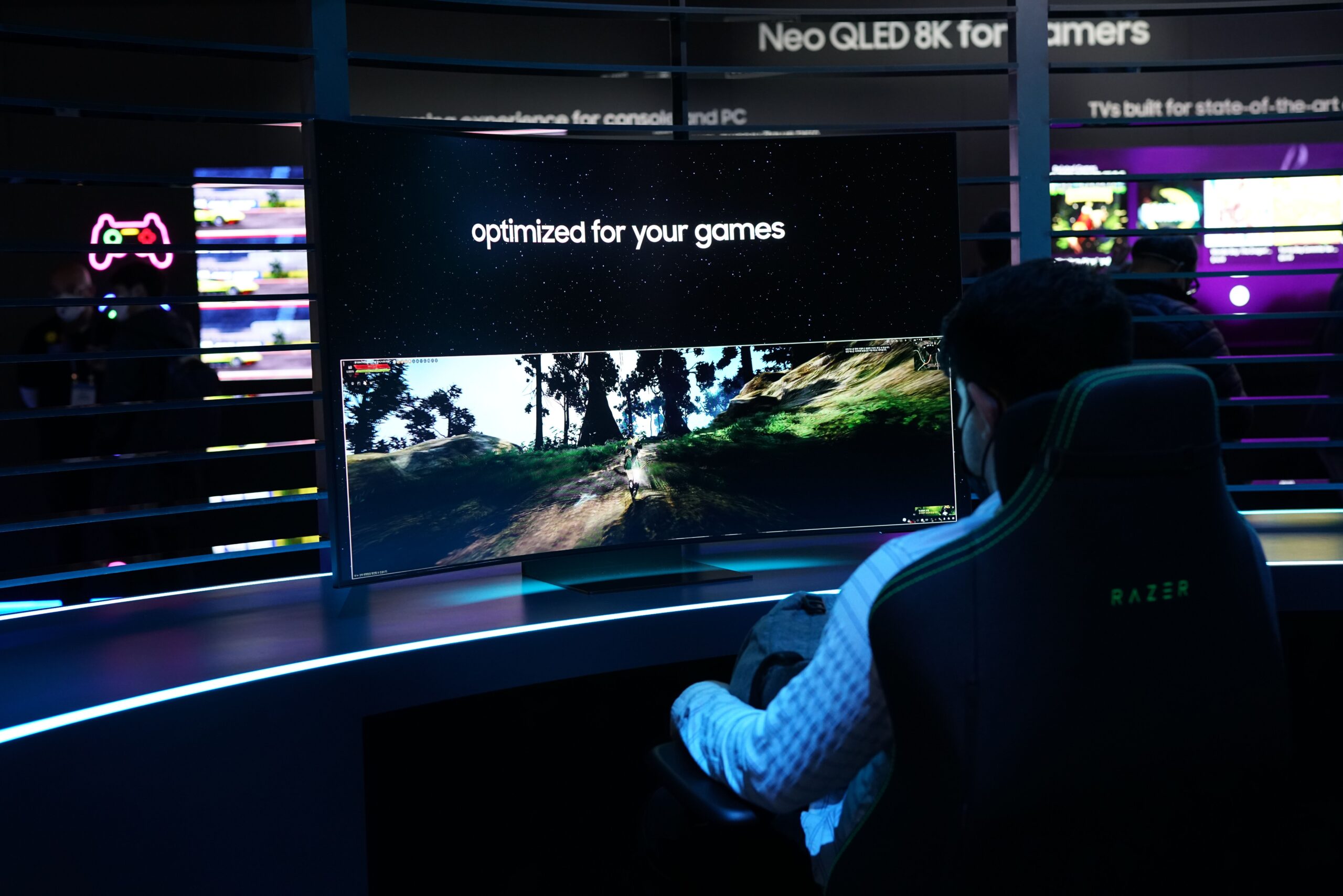 Samsung Odyssey Neo G8 foto 1