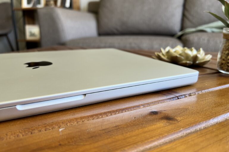 Apple MacBook Pro 16 M1 (1)