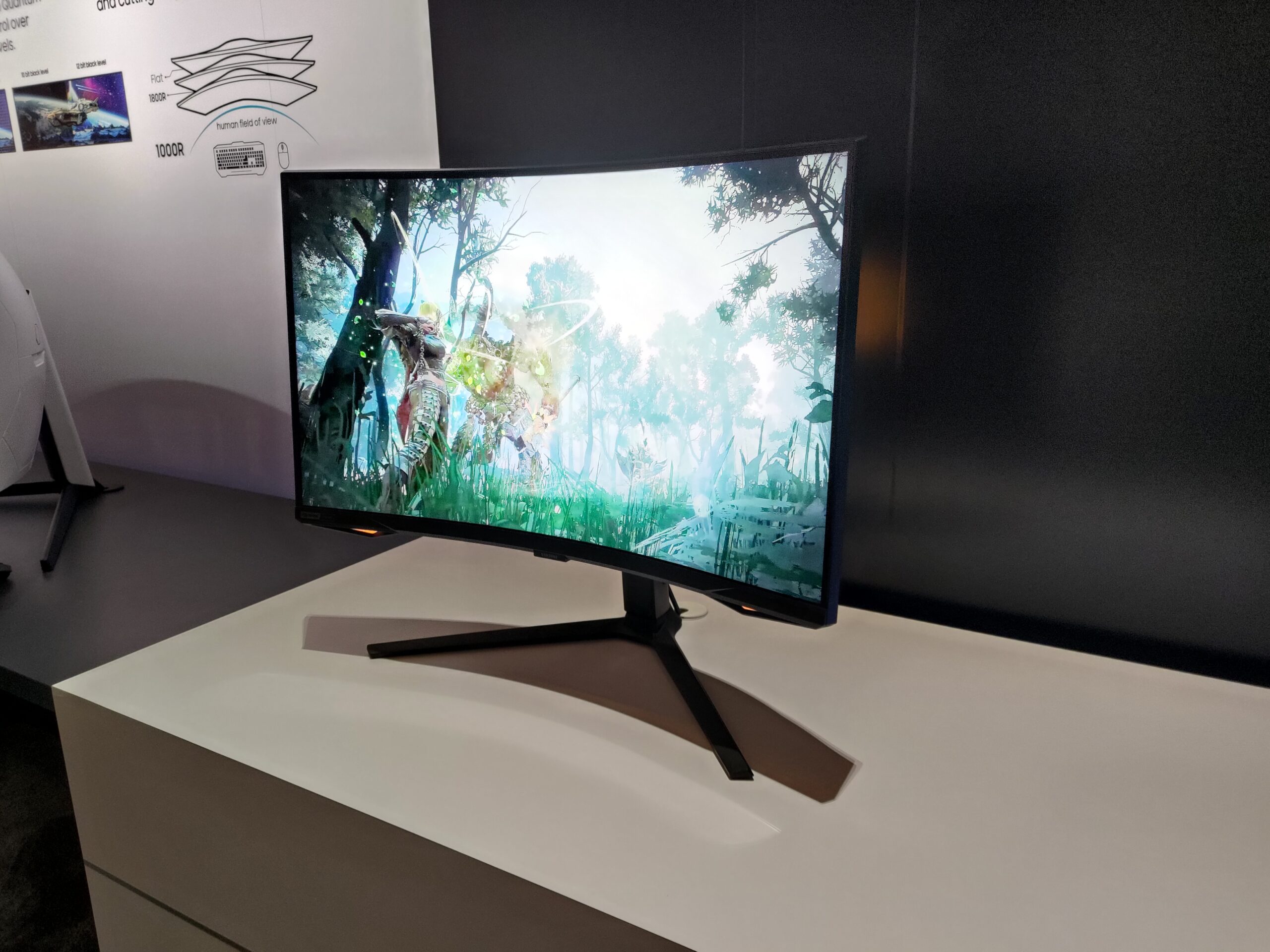 Samsung Odyssey Neo G8 foto 2