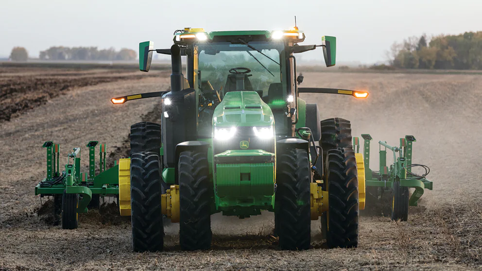 John Deere presenta un tractor completamente autónomo #CES2022
