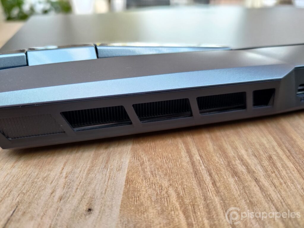 MSI Raider GE76 12UHS foto 01