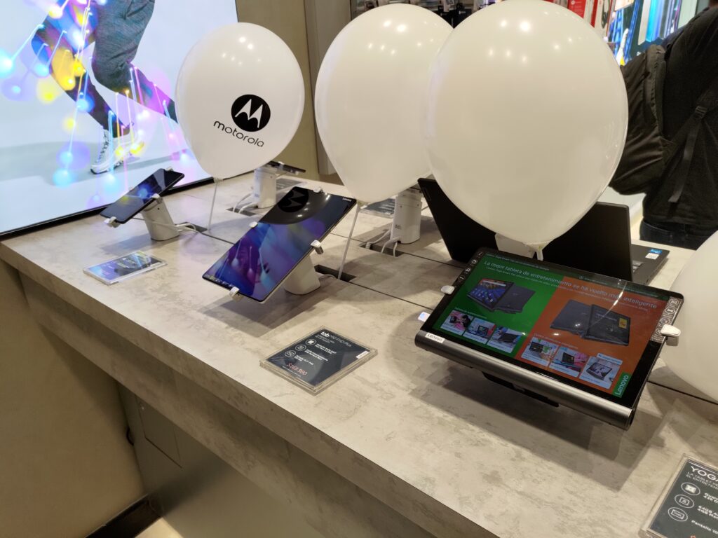 Rincón Lenovo en tienda Motorola foto 2