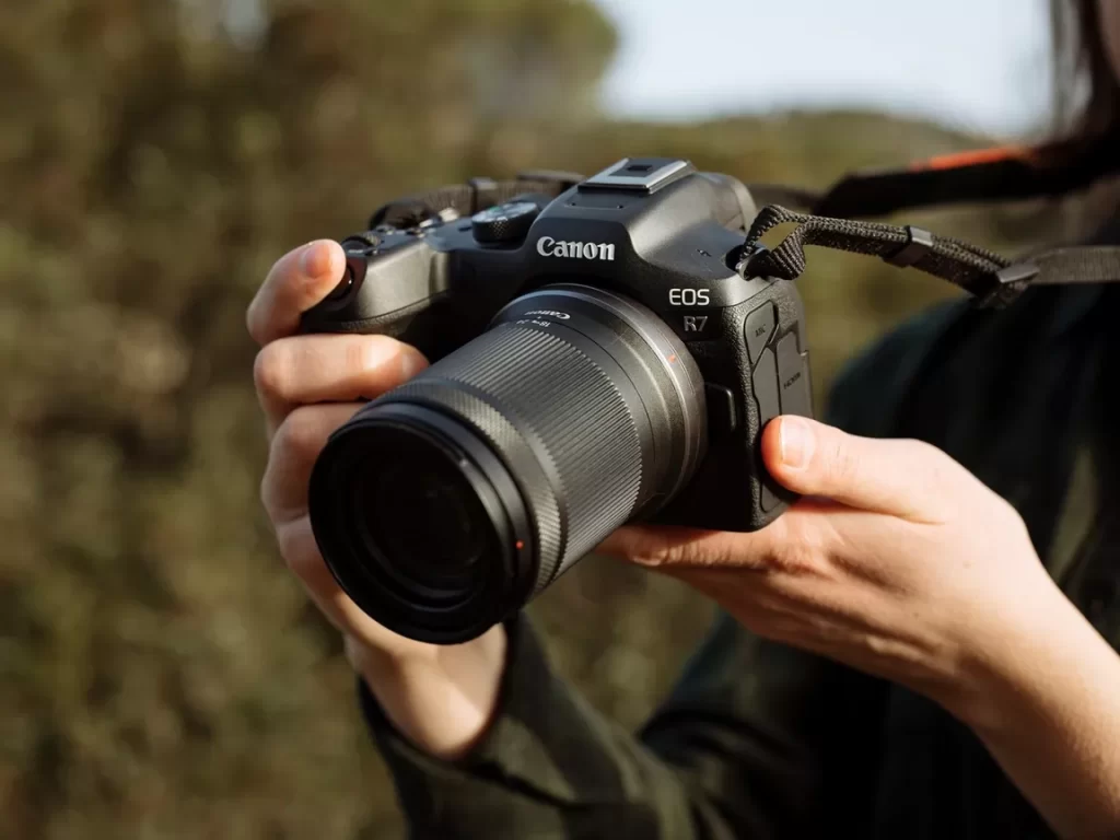 Canon presenta a las EOS R7 y R10, sus dos nuevas cámaras mirrorless con sensor APS-C