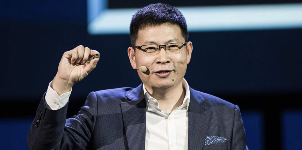 CEO de Huawei: “Si no fuera por el bloqueo de Estados Unidos, estaríamos liderando el mercado junto con Apple”