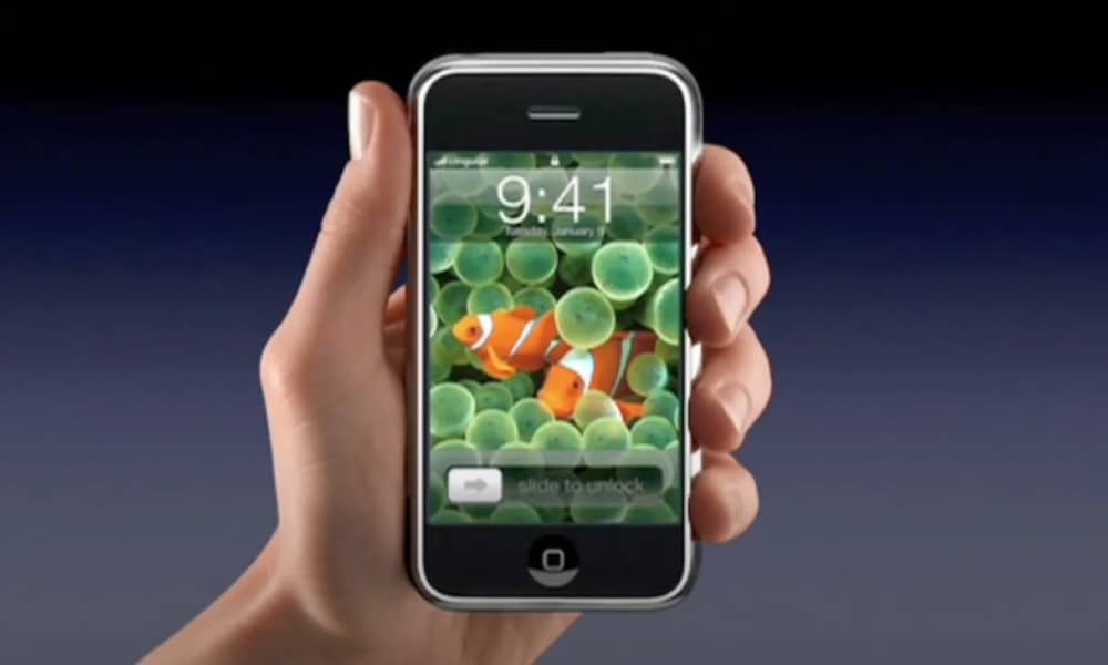 La beta 3 de iOS 16 trae de regreso el clásico fondo de pantalla del pez payaso que veíamos en el primer iPhone