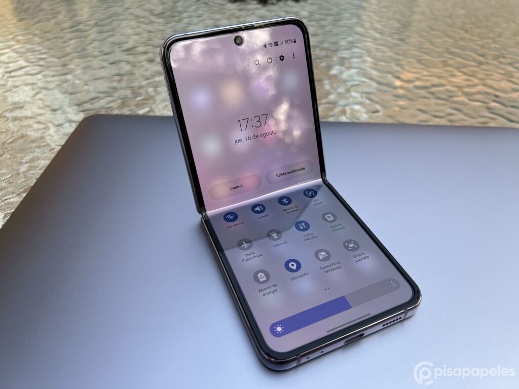 SAMSUNG-GALAXY-Z-FLIP-4-PISAPAPELES.NET-22