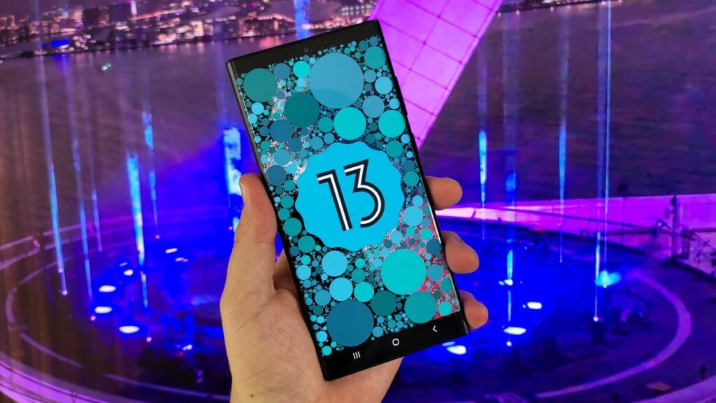 Android 13 junto con One UI 5.0 de Samsung podría liberarse entre el 17 y 19 de octubre, según rumores