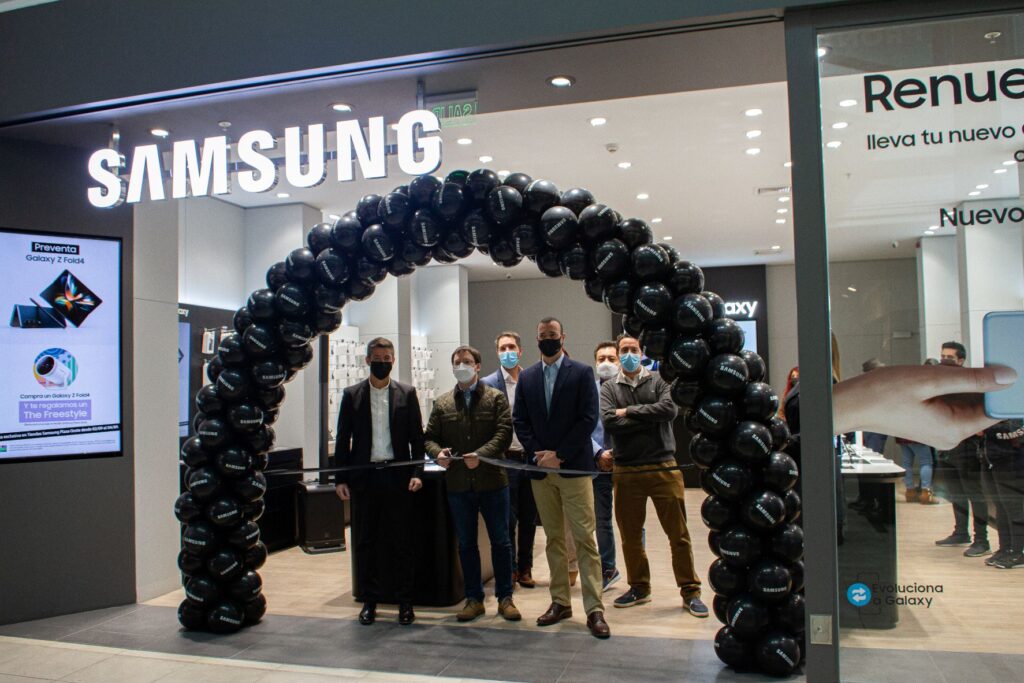 Samsung inaugura su nueva tienda en el Mall Plaza Oeste