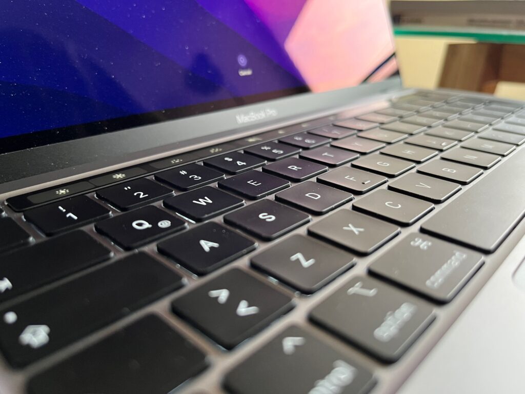 MacBook Pro M2 (3)