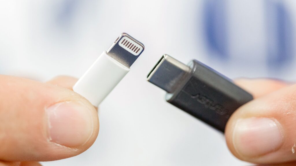 La Unión Europea vota por implementar ley que obligará a Apple a adoptar USB-C en los iPhone a partir de 2024