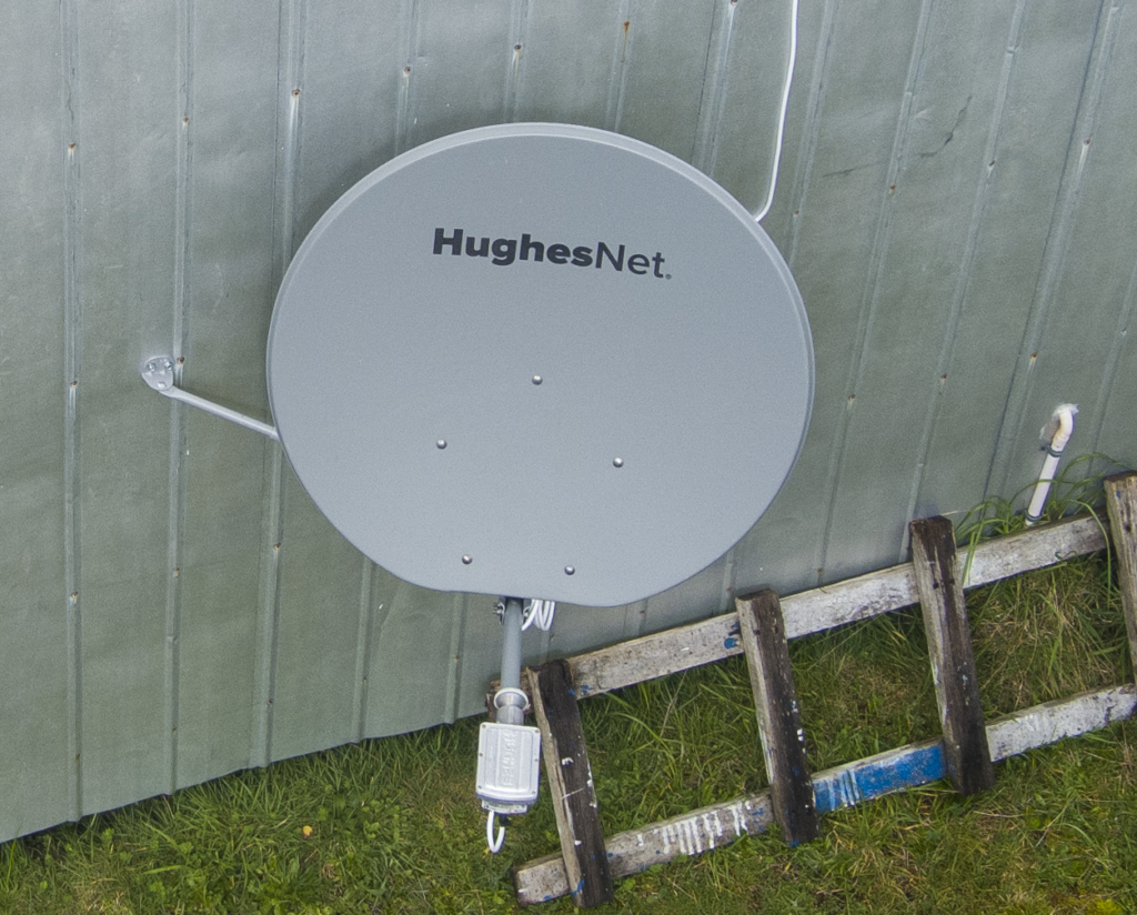 Antena HughesNet internet satelital