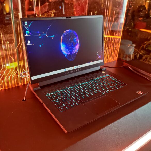 Alienware m15 R7 (6)