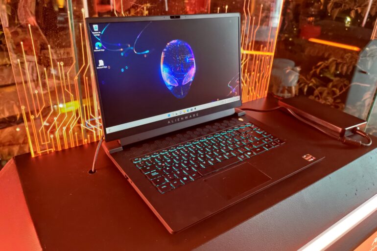 Alienware m15 R7 (6)