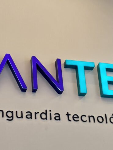 Vantek Logo Foto portada