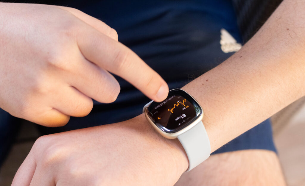 Fitbit patenta un nuevo sensor de presión arterial para sus relojes inteligentes