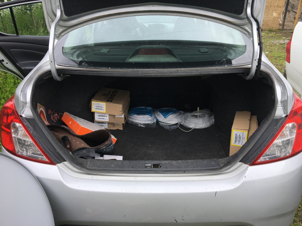 Portaequipaje del vehículo del técnico de Hughes con materiales extras.