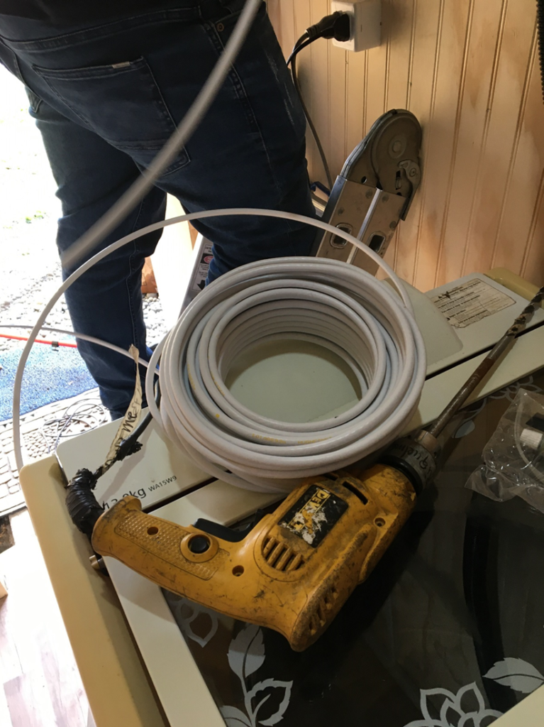 Cable coaxial doble usado en la instalación del servicio de Hughes