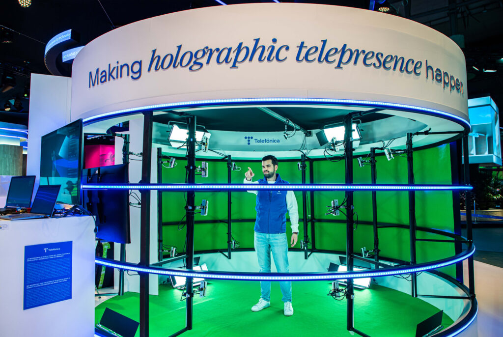 Telefónica demuestra su tecnología holográfica en 3D en el MWC 23