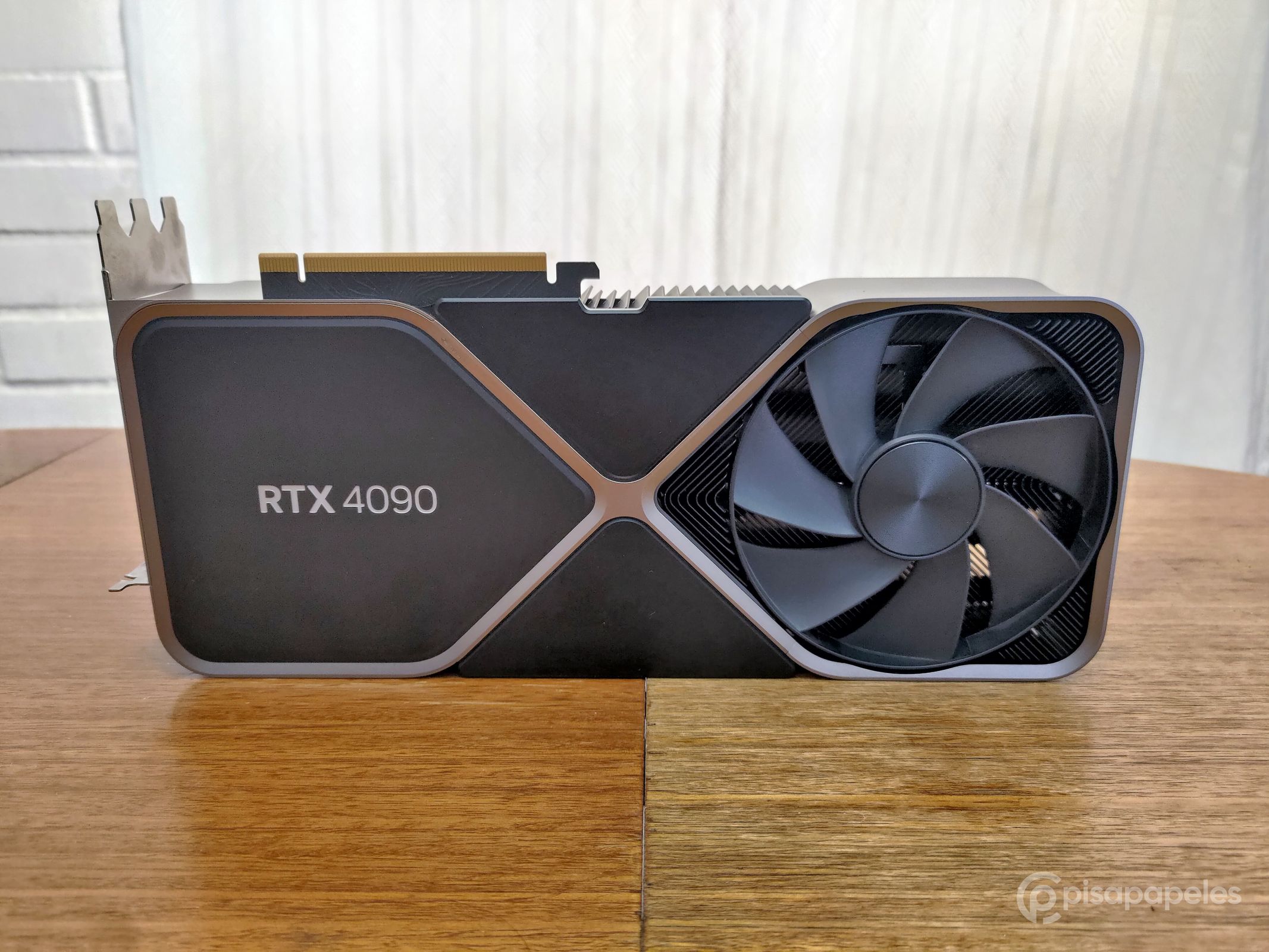 NVIDIA GeForce RTX 4090 FE Pisapapeles foto 01