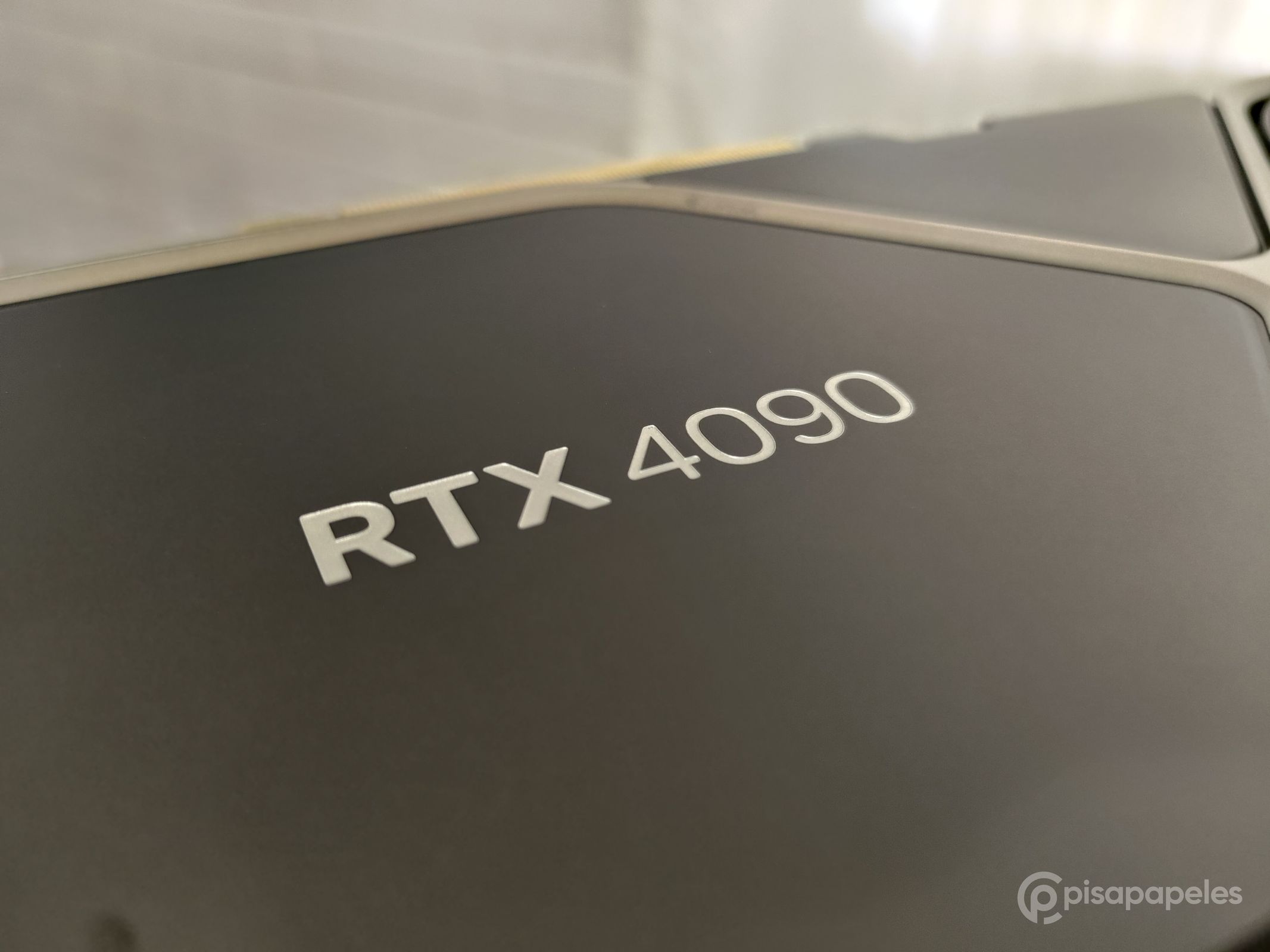 NVIDIA GeForce RTX 4090 FE Pisapapeles foto 03