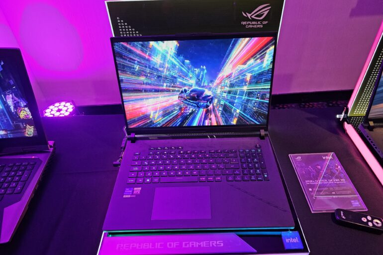 ASUS ROG Strix Scar 18 foto 2